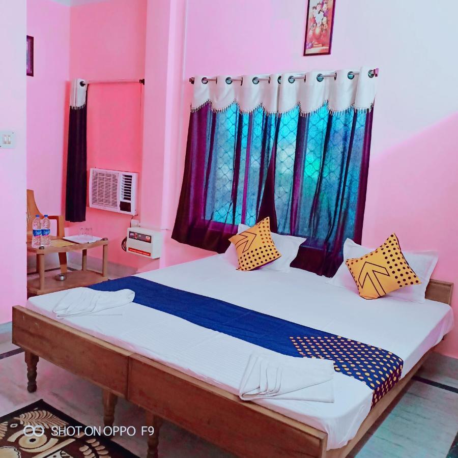 Hotel Gunjan Puri Exterior photo