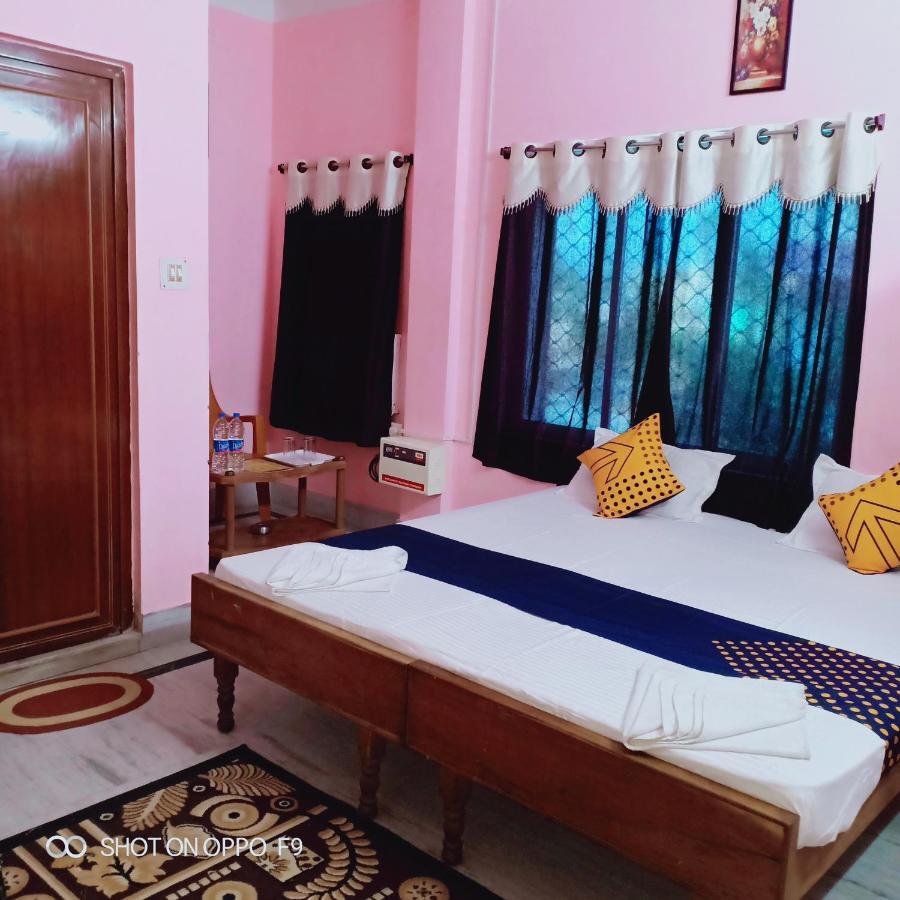 Hotel Gunjan Puri Exterior photo